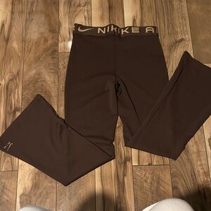 Nike NWOT Chocolate Brown Leggings